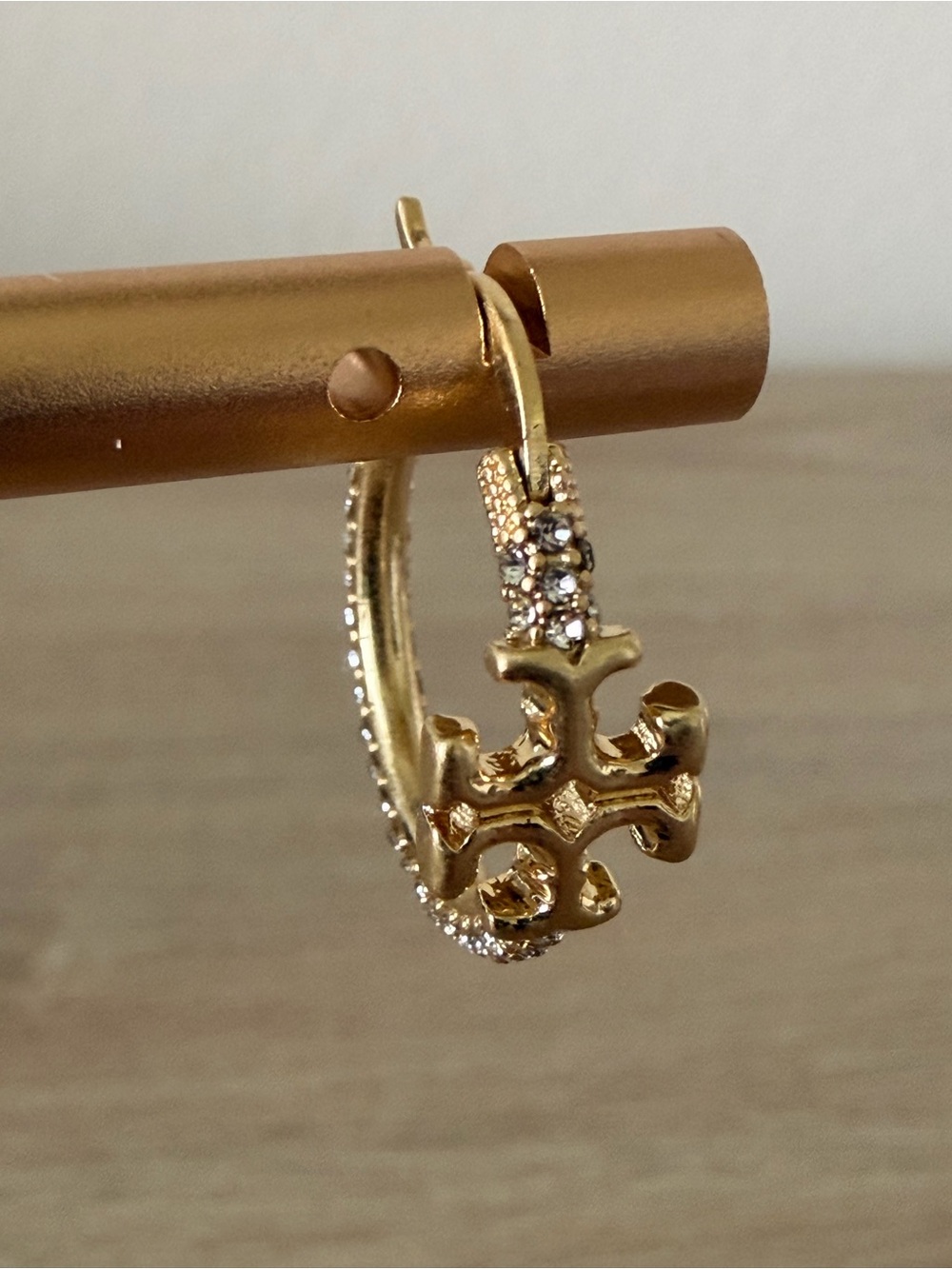 New Tory Burch Crystal Logo Hoop Earrings Gold Tone Pavé Double T - Picture 3 of 8